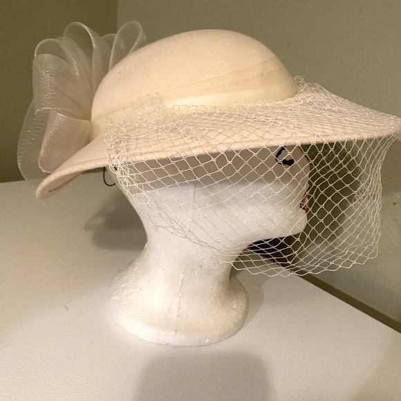 Beautiful Lt. Ivory Wool Sonni of S. F. Church Dress Hat - Picture 3 of 8